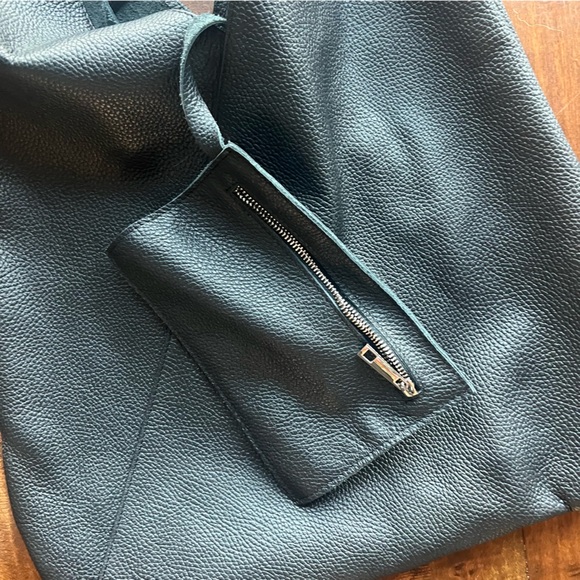 MARLON Genuine Italian Leather Minimalist Black Leather Shoulder Tote - Picture 3 of 4